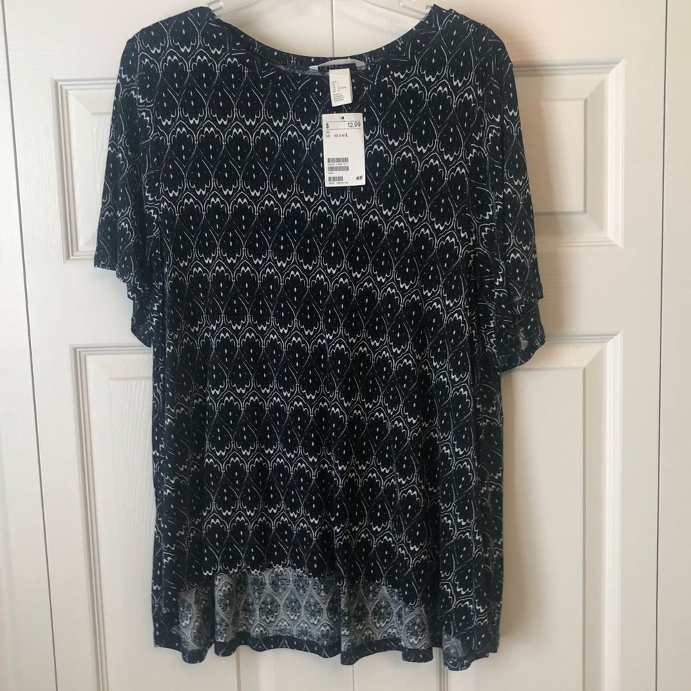 Women’s Flowy Dark Patterned Top